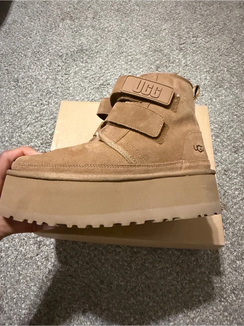 Ugg Chestnut platform size 7